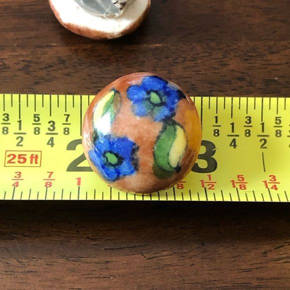 Vintage Handpainted Non Pierced Floral Clip-On Earrings - Picture 3 of 5